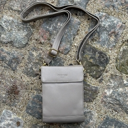 Mobilhanger i blød skind - Corium  - Freja skind