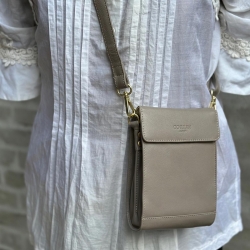 Mobilhanger i blød skind - Corium  - Freja skind