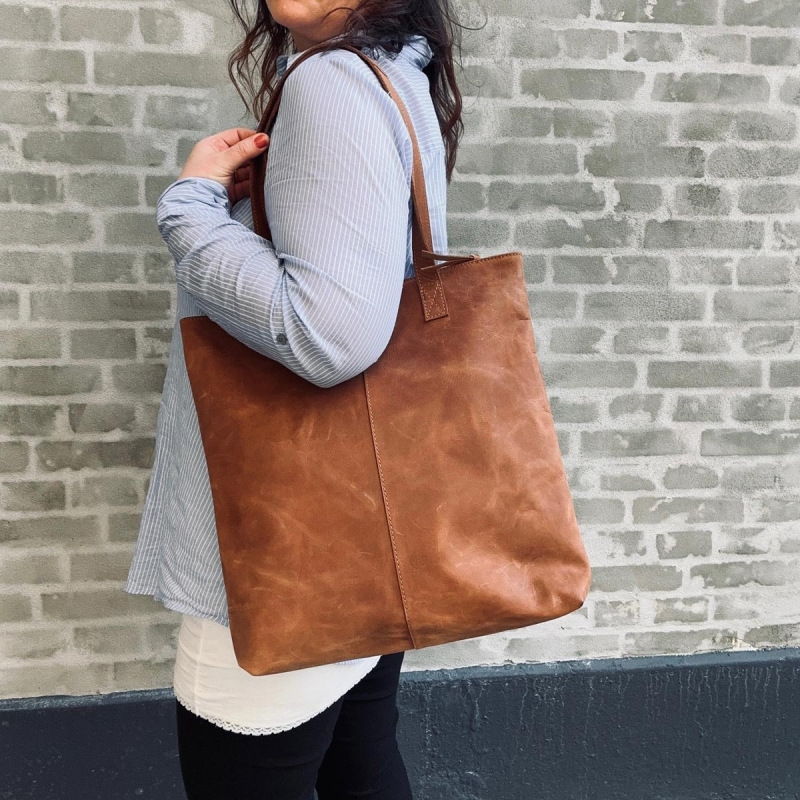 Valencia shopper i cognac buffelläder - dragkedjestängning - Freja Skind