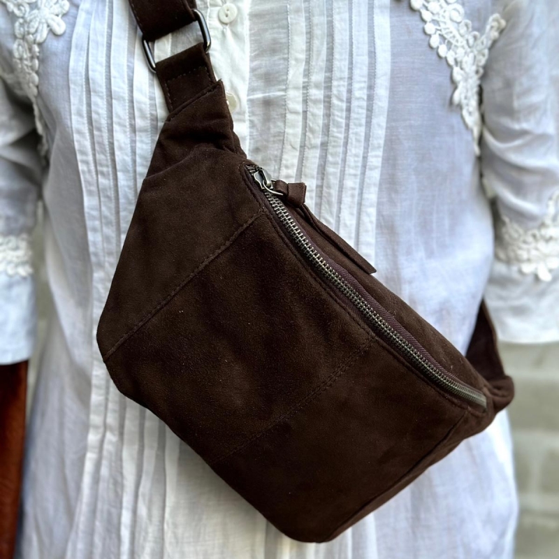Silja bumbag - Mørk brun ruskind - Freja skind