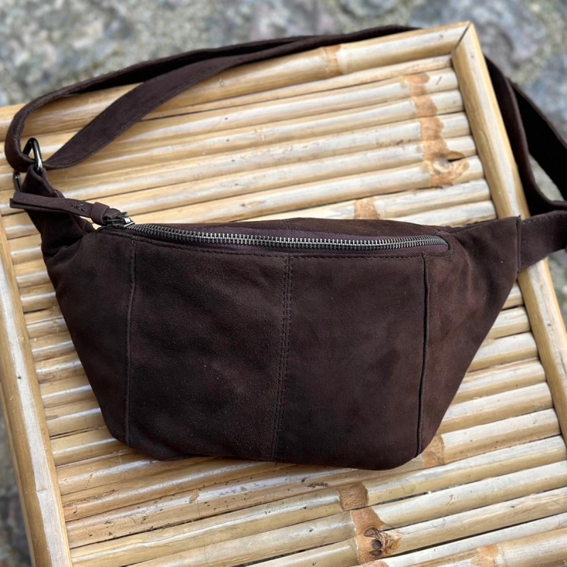 Silja bumbag - Mørk brun ruskind - Freja skind