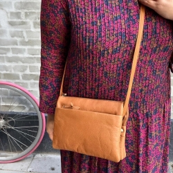 Cognac Ulla crossbody taske - Treats - 282402 - Freja skind