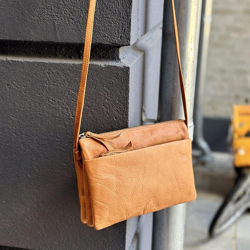 Cognac Ulla crossbody taske - Treats - 282402 - Freja skind