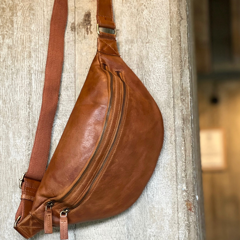 Mandello midjeväska i mjukt cognac kalvskinn - Montana