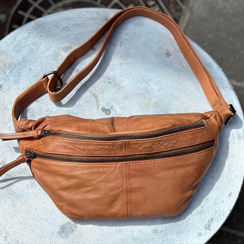 Vivian bumbag i blød skind - lys cognac - Freja skind