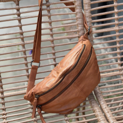 Vivian bumbag i blød skind - lys cognac - Freja skind