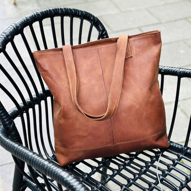Valencia shopper i cognac buffelläder - dragkedjestängning - Freja Skind