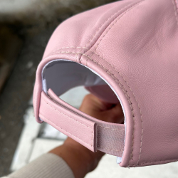 skindcap i lyserød lammeskind - Freja skind