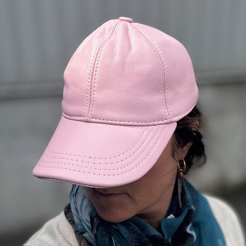 Skinnmössa - Dam - Ljusrosa skinn - Klassisk design - Freja Skind