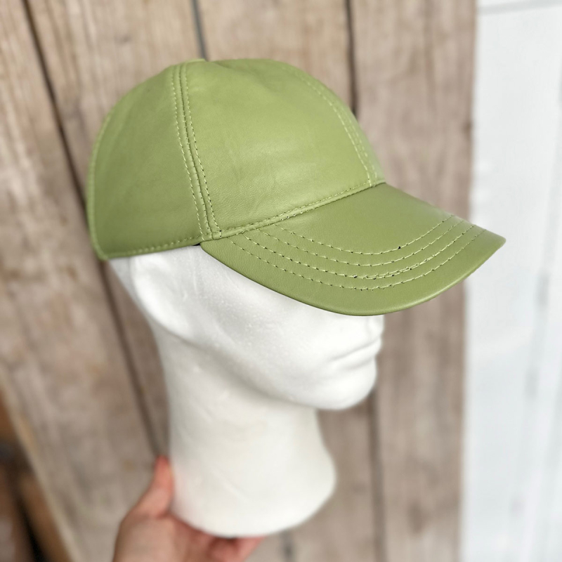 herre skindcap i pære grøn skind - Freja skind