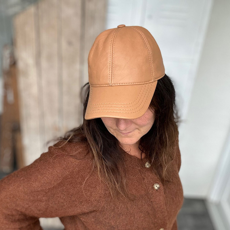 Karamel farvet skindcap - Freja skind