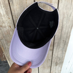 Lavendelfarvet skindcap - Freja skind