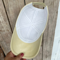 herre skindcap i kamille farvet skind - Freja skind