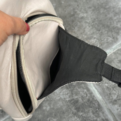 Bondi sleekbag i blød beige lammeskind - Freja skind