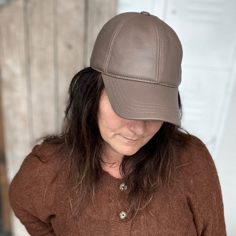 Nougat farvet dame skind cap - Freja skind