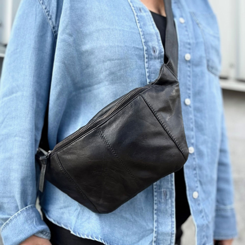 Sort Silja bumbag i blød sort skind - Freja skind