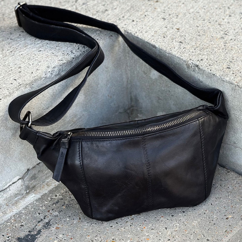 Sort Silja bumbag i blød sort skind - Freja skind