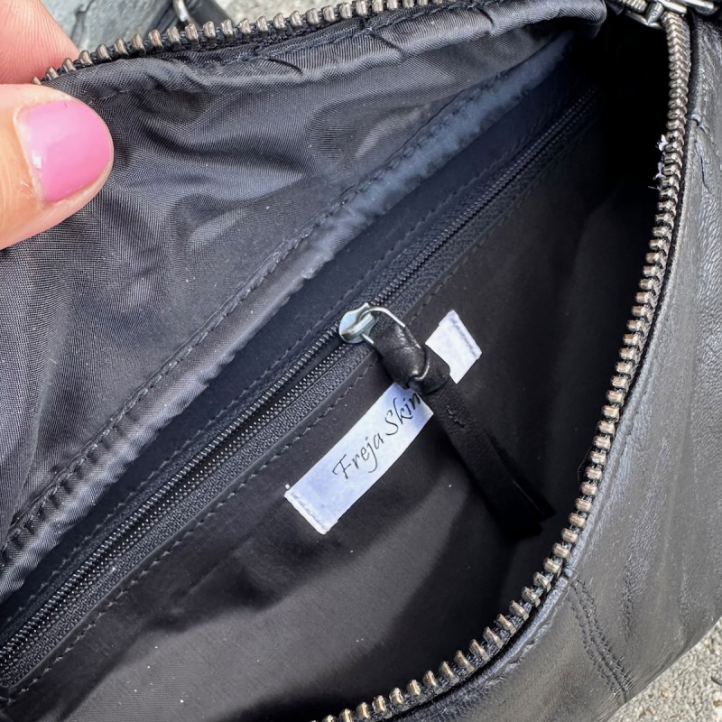Sort Silja bumbag i blød sort skind - Freja skind