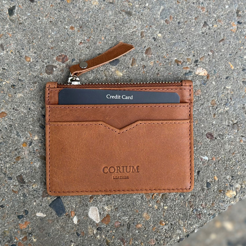Cognac kortholder i kalveskind - 4 kort og møntrum - Corium