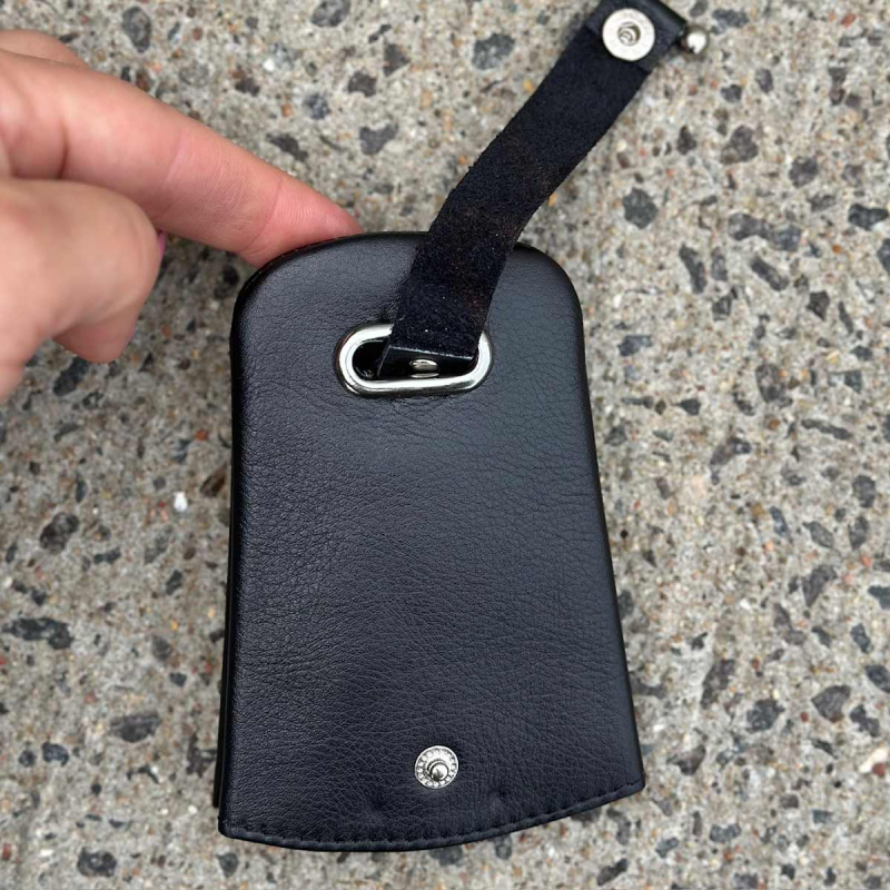 Nyckelring i svart buffelskinn - Leather design