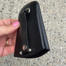 Sort nøgleklokke i bøffelskind - Leather design - Freja skind