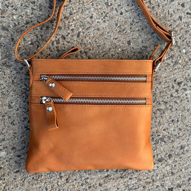 Lullu crossbody-väska i mjukt cognac kalvskinn - Freja Skind