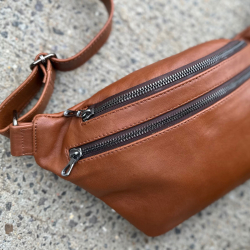 Cognac Sarah bumbag i blød lammeskind - Freja skind