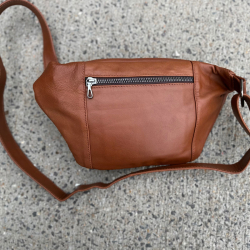 Cognac Sarah bumbag i blød lammeskind - Freja skind