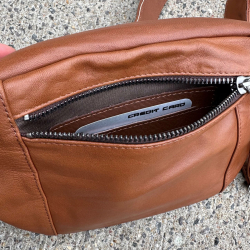 Cognac Sarah bumbag i blød lammeskind - Freja skind