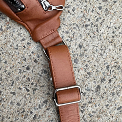 Cognac Sarah bumbag i blød lammeskind - Freja skind