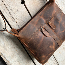 May skuldertaske i brun bøffelskind - Leather design  - Freja skind