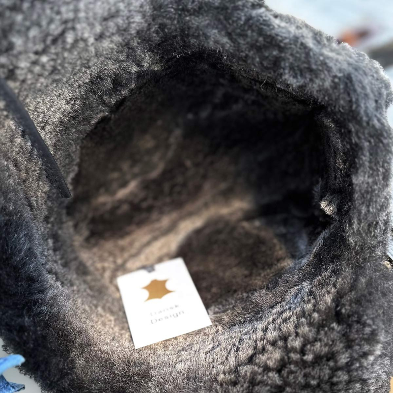 Ushanka pälsmössa i mjukt varmt fårskinn - Svart - Freja Skind