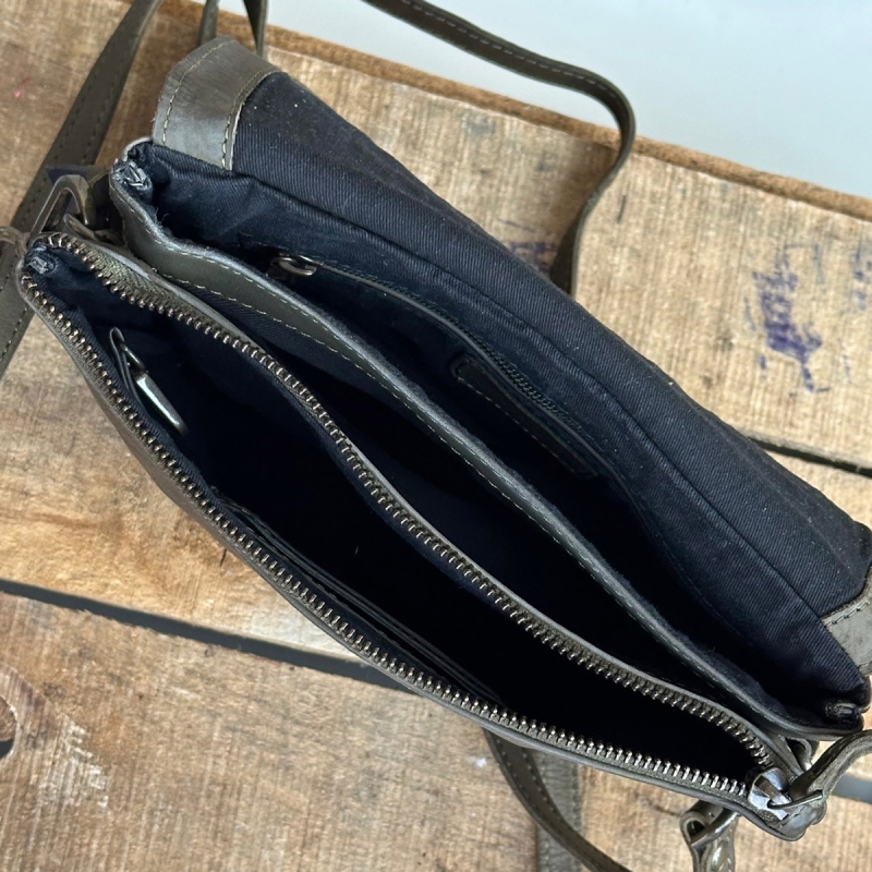 Grøn crossbody taske i grøn bøffelskind - Treats - 280738