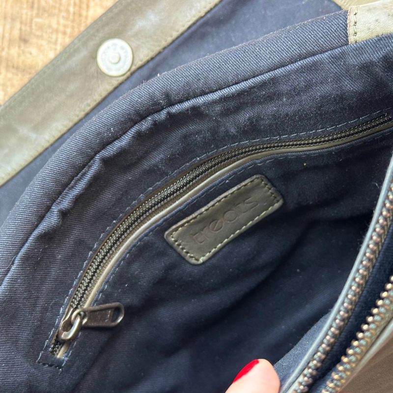 Grøn crossbody taske i grøn bøffelskind - Treats - 280738