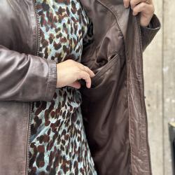 Plus size dame overgangsjakke i blød brun skind - Freja skind