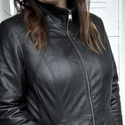 Plus size dame overgangsjakke i blød sort skind - Freja skind