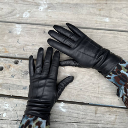 Nancy damehandske i blød sort skind med uldfoer - Natures collection