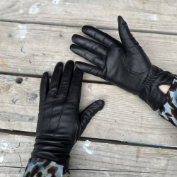 Nancy damehandske i blød sort skind med uldfoer - Natures collection