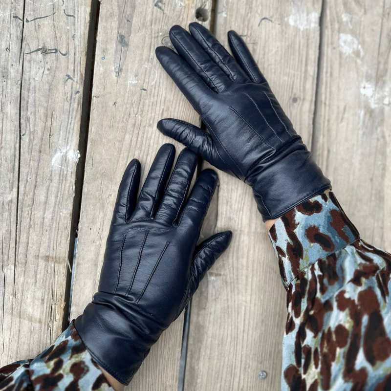 Nancy damehandske i blød navy blå skind med uldfoer - Natures collection