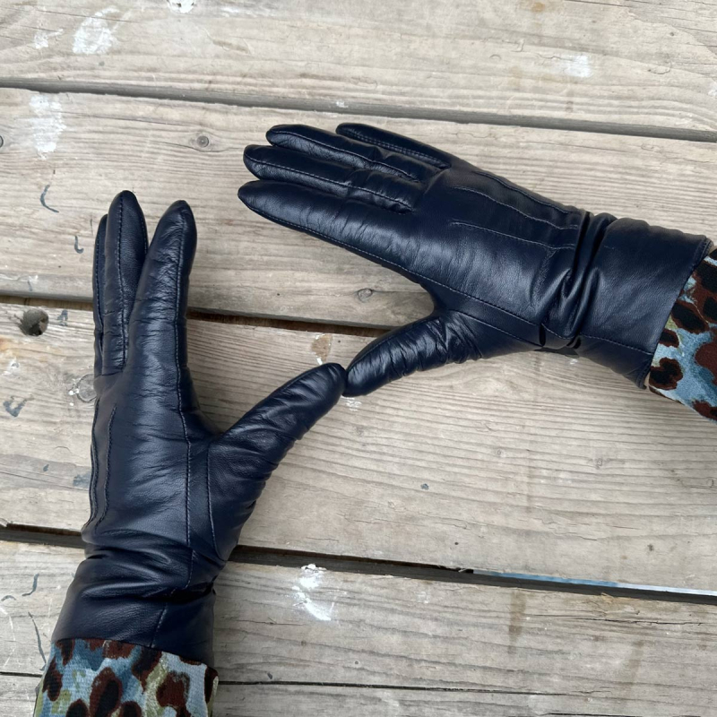 Nancy damhandske i mjukt skinn - Navy blå skinnhandske med ullfoder