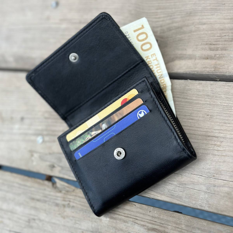 Ygne damepung i blød sort skind - Montana - 160902