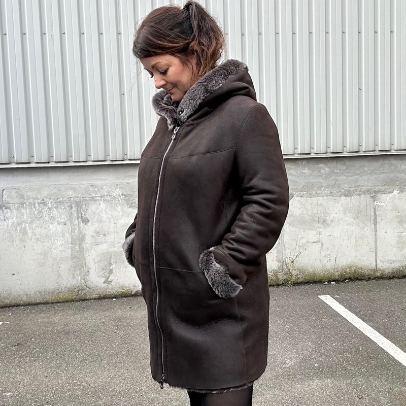 Melika fårskinnsjacka för dam - Mellanlång modell med huva - Brunt fårskinn