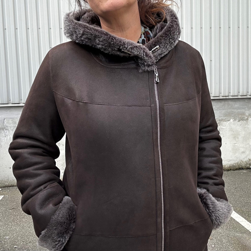 Melika fårskinnsjacka för dam - Mellanlång modell med huva - Brunt fårskinn