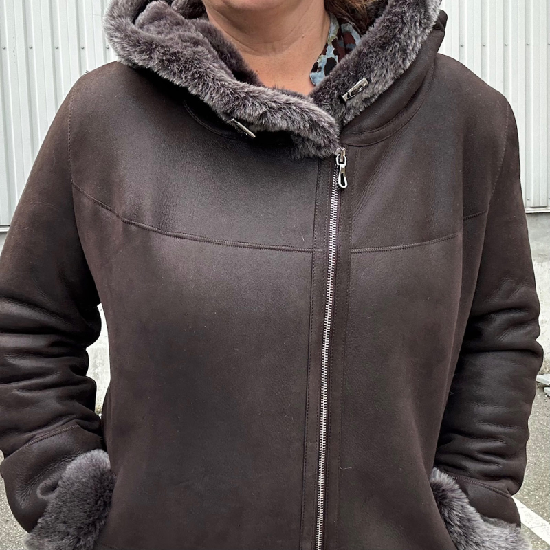 Melika fårskinnsjacka för dam - Mellanlång modell med huva - Brunt fårskinn