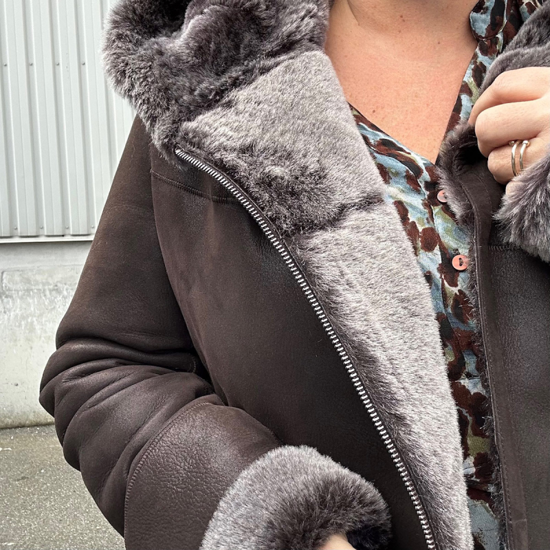Melika fårskinnsjacka för dam - Mellanlång modell med huva - Brunt fårskinn
