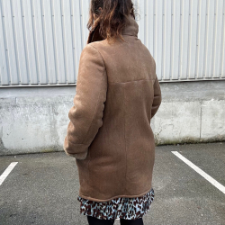 Mona dame rulamsjakke - varm vinterjakke - beige rulam - Freja skind