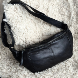 stor Silja Bumbag fra freja skind - Super blød sort skind og skindrem