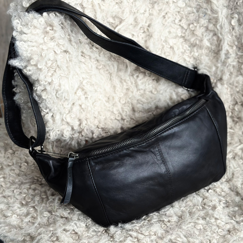 stor Silja Bumbag fra freja skind - Super blød sort skind og skindrem