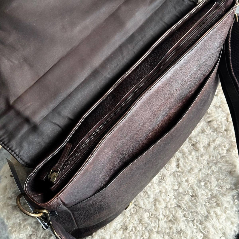 Jones pc-väska i retrolook - Brun buffel - Freja Skind