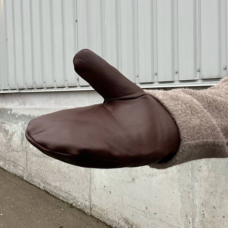 Fårskinnsvante för herr - Brunt lammskinn med varmt och mjukt fårskinnsfoder